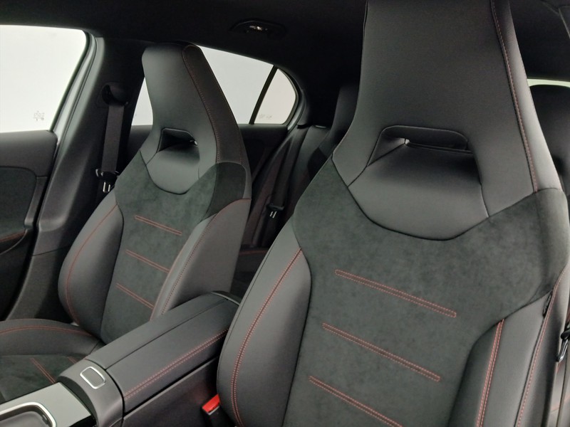 7 - Mercedes Classe A 180 amg line premium 7g-dct