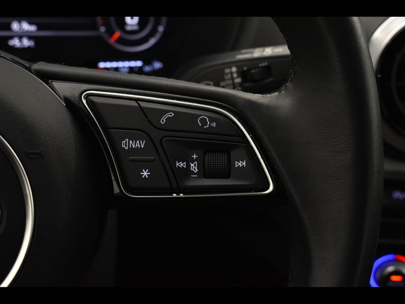 7 - Audi Q2 35 1.5 tfsi s line edition s tronic