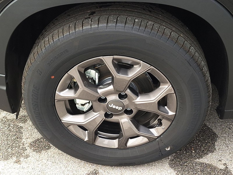 13 - Jeep Avenger 1.2 turbo 100cv longitude fwd