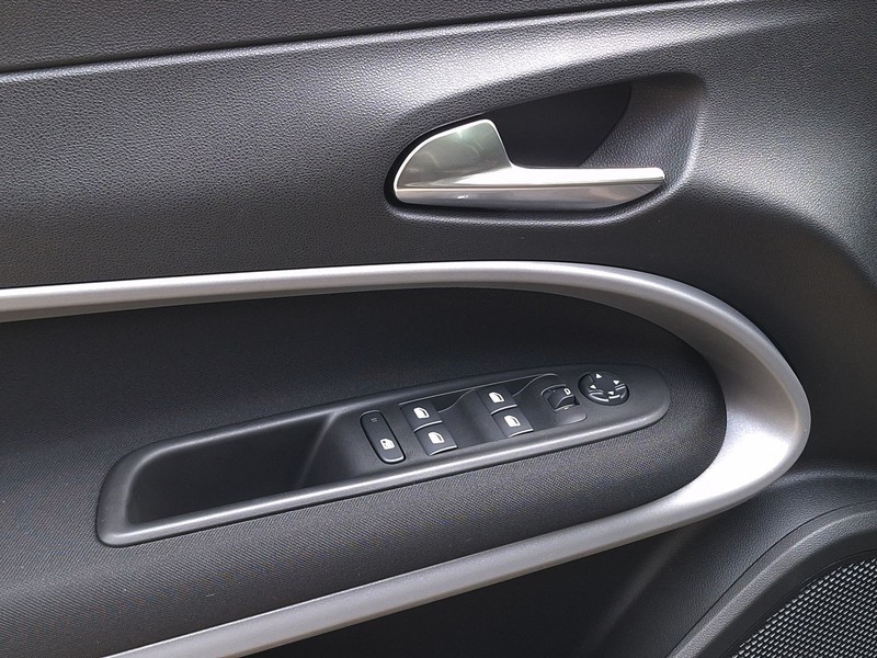 19 - Jeep Avenger 1.2 turbo 100cv longitude fwd