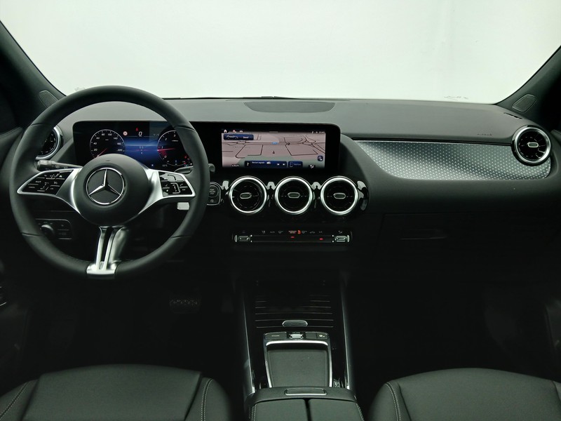 13 - Mercedes GLA 180 d progressive advanced 8g-dct