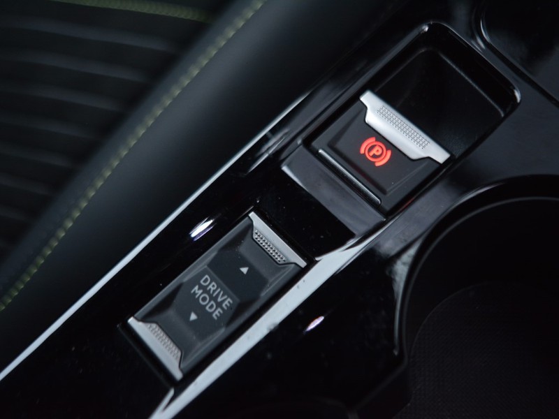 19 - Peugeot 208 1.2 hybrid 48v 145cv gt e-dcs6