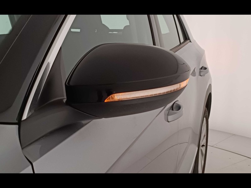 37 - Volkswagen T-Roc 1.0 tsi 115cv style