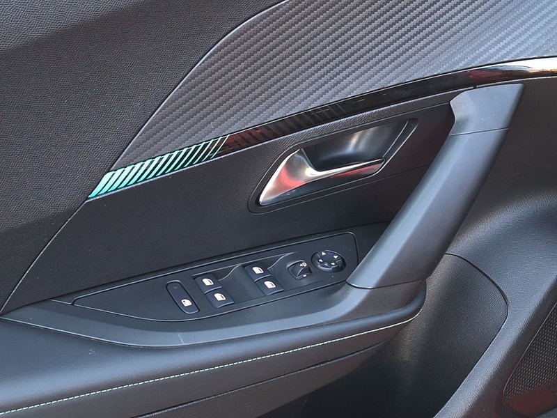 19 - Peugeot 2008 1.5 bluehdi 130cv allure navi pack eat s&s