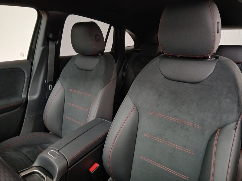 7 - Mercedes GLA 180 d amg line advanced plus 8g-dct