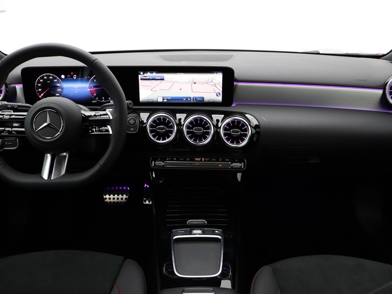 13 - Mercedes Classe A 180 d amg line premium speedshift dct amg 8g