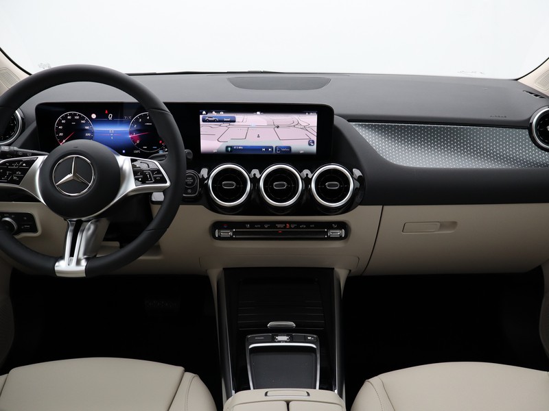 13 - Mercedes GLA 180 progressive advanced 7g-dct