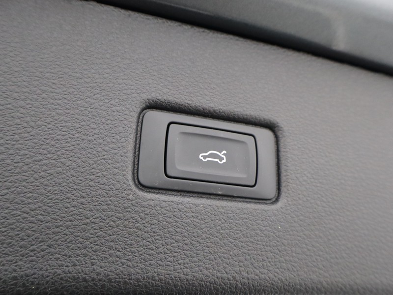 19 - Audi Q5 sportback 40 2.0 tdi mhev 12v s line plus quattro s tronic