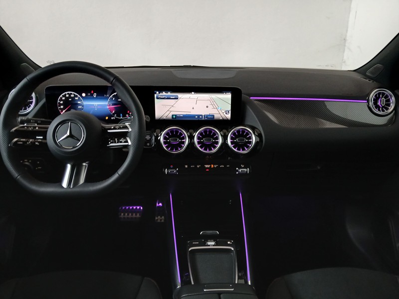 13 - Mercedes GLA 200 d amg line extra 8g-dct
