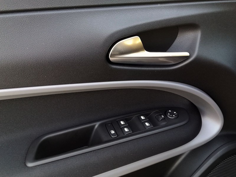 19 - Jeep Avenger 1.2 turbo 100cv longitude fwd