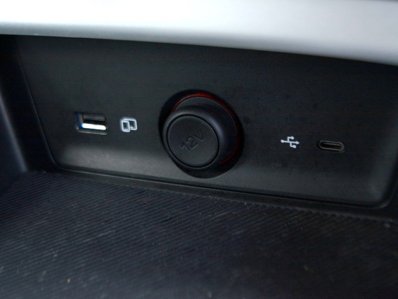 19 - Mg ZS 1.5 hybrid+ luxury auto