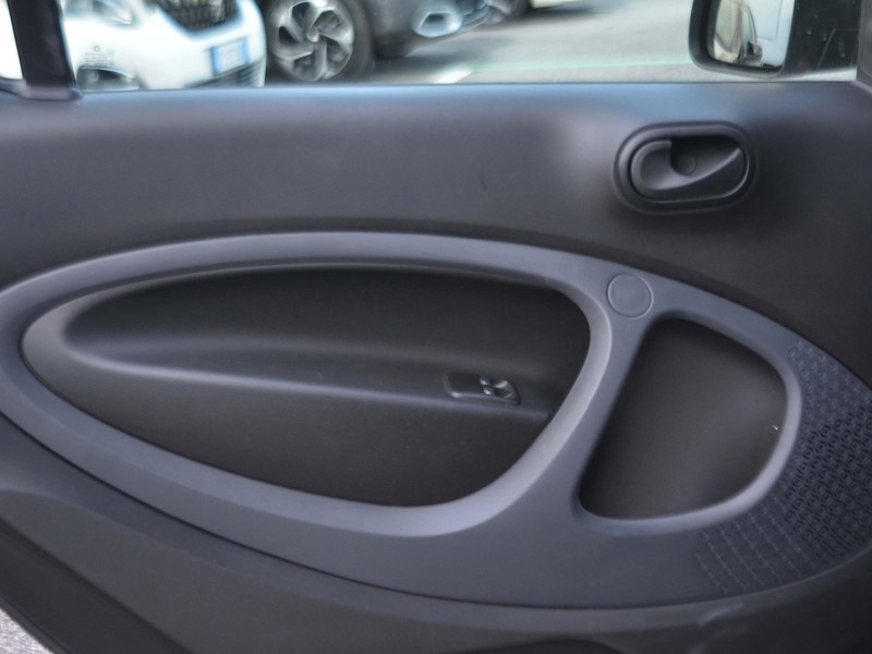 13 - Smart Fortwo coupe 1.0 71cv youngster twinamic my18