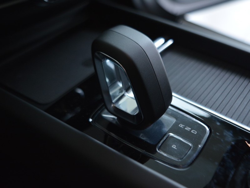 19 - Volvo XC60 2.0 t6 plug-in hybrid core awd automatico