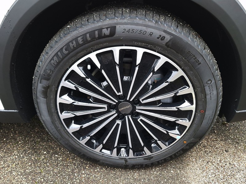 13 - Omoda 9 PHEV 1.5TGDI - Trazione AWD DHT3 Premium (AWD) - Interni Rosso