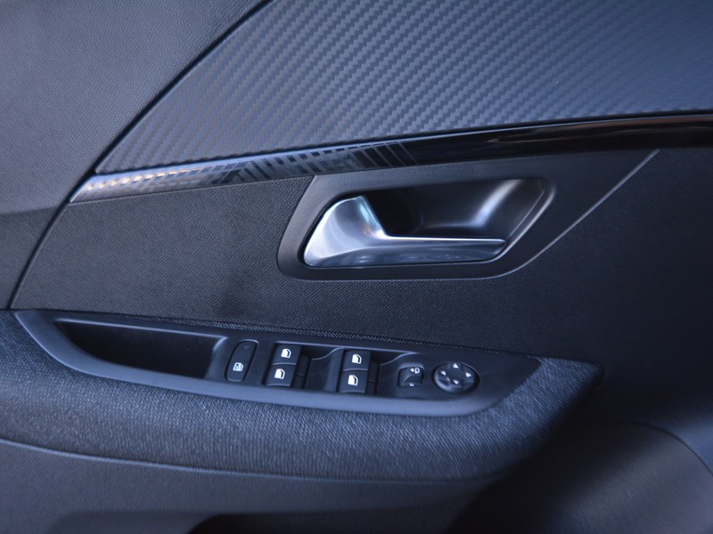 13 - Peugeot 208 1.2 puretech 100cv business s&s