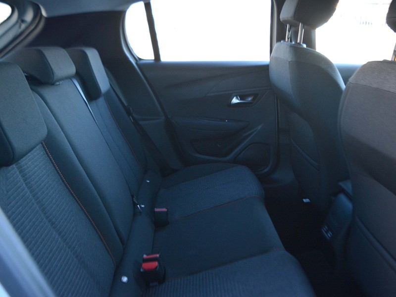 7 - Peugeot 208 1.2 puretech 100cv business s&s