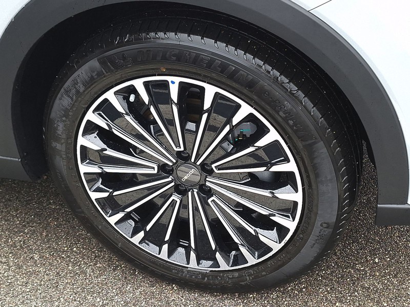 13 - Omoda 9 PHEV 1.5TGDI - Trazione AWD DHT3 Premium (AWD) - Interni Nero