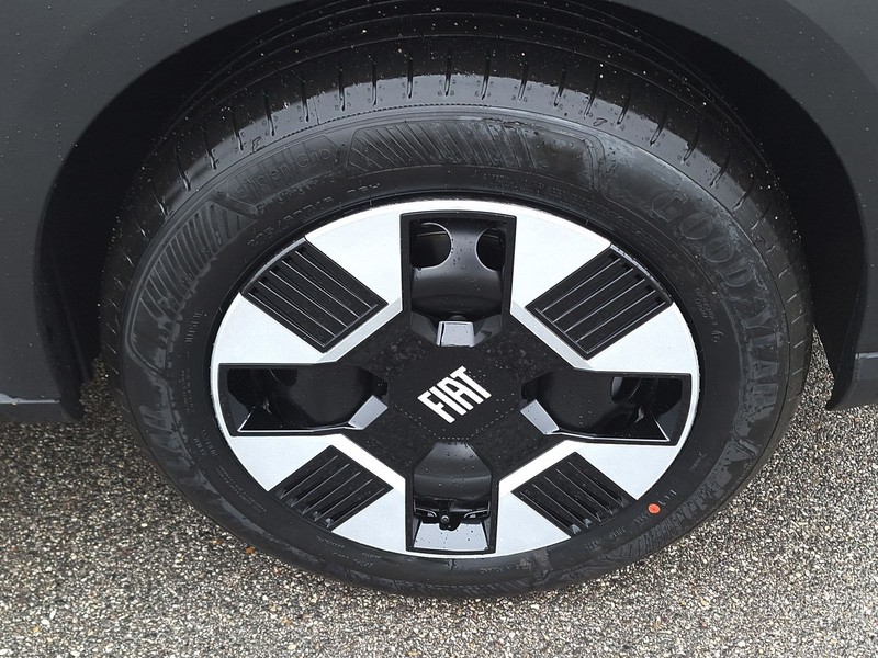 13 - Fiat Grande Panda 1.2 hybrid 110cv business