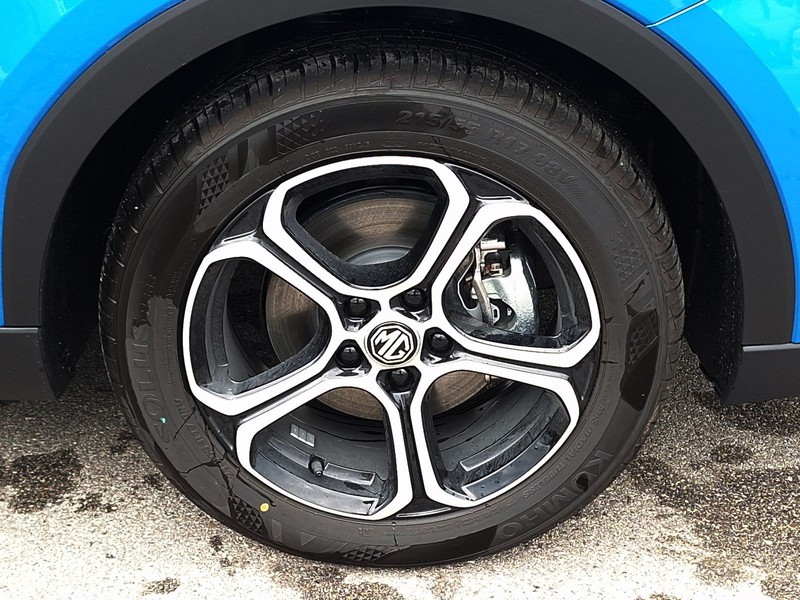 13 - Mg ZS 1.5 hybrid+ comfort auto