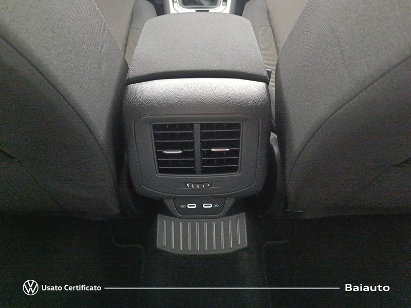 13 - Volkswagen T-Roc 1.0 tsi 110cv style