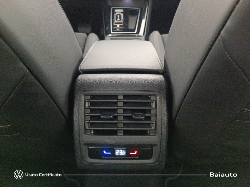 13 - Volkswagen Golf 2.0 tdi scr 150cv style dsg