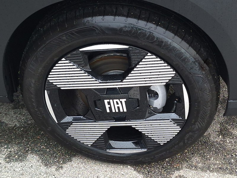 13 - Fiat Grande Panda 1.2 hybrid 110cv la prima