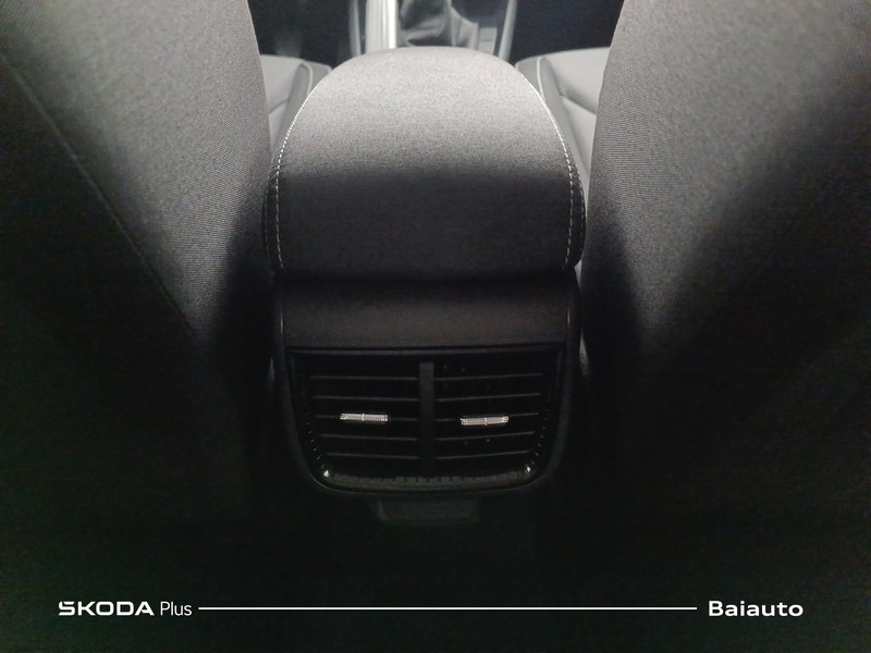 13 - Skoda Fabia 1.0 mpi 80cv selection