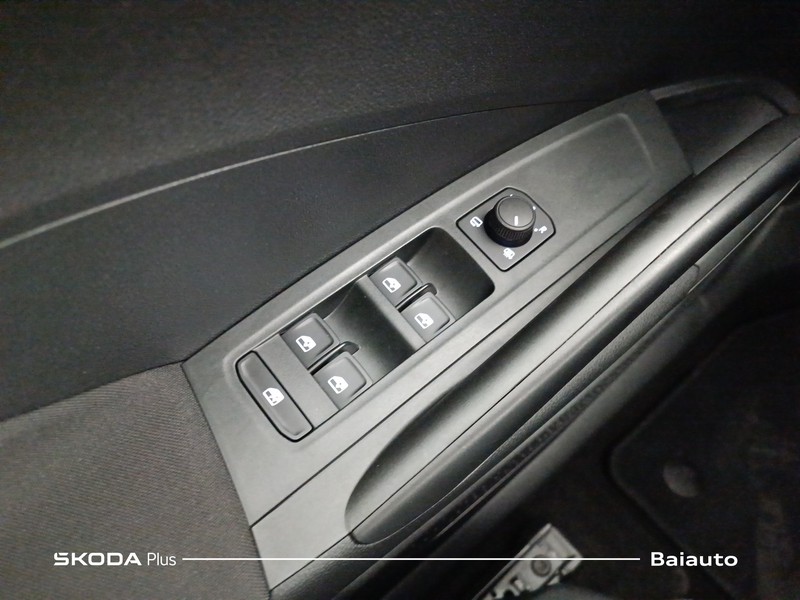 19 - Skoda Fabia 1.0 mpi 80cv selection