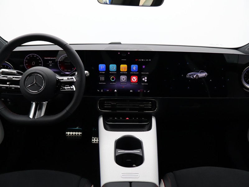 13 - Mercedes CLA 200 premium 4matic auto