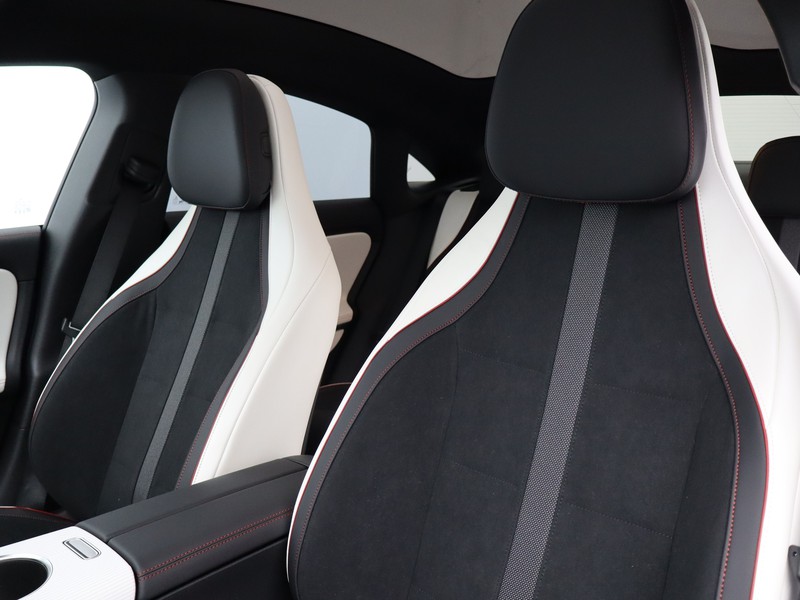 7 - Mercedes CLA 200 premium 4matic auto