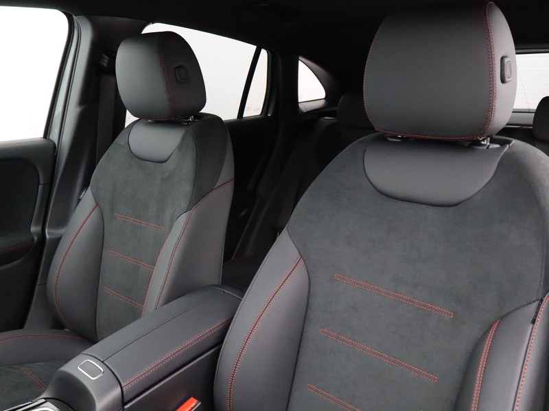 7 - Mercedes GLA 200 d amg line extra 8g-dct