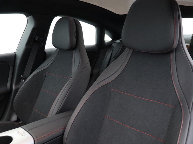 7 - Mercedes CLA 200 premium auto