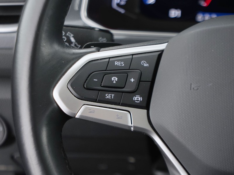 25 - Volkswagen T-Roc 1.5 tsi act style dsg