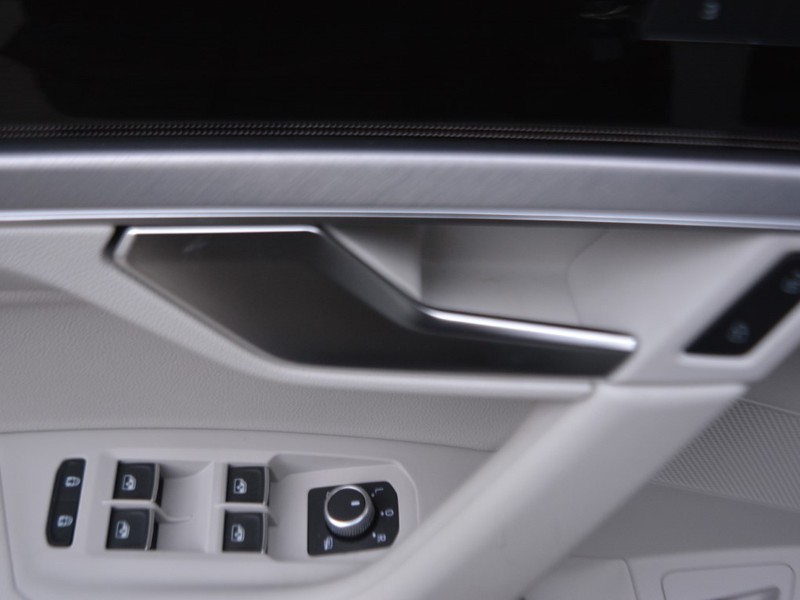 13 - Volkswagen Touareg 3.0 v6 tdi scr 231cv elegance 4motion tiptronic