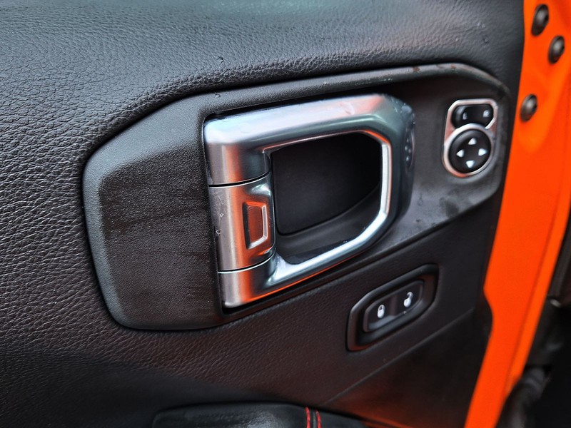 19 - Jeep Wrangler unlimited 2.0 turbo rubicon 4x4 auto