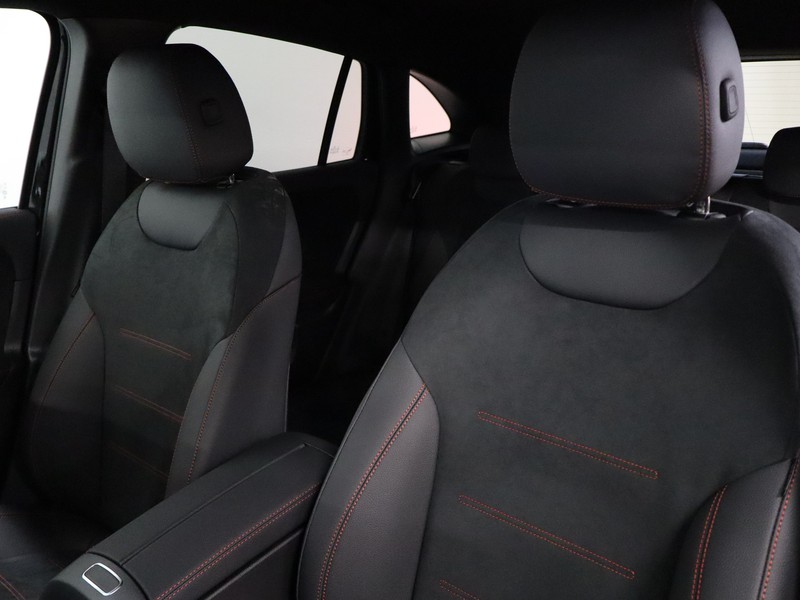 7 - Mercedes GLA 180 amg line advanced plus 7g-dct