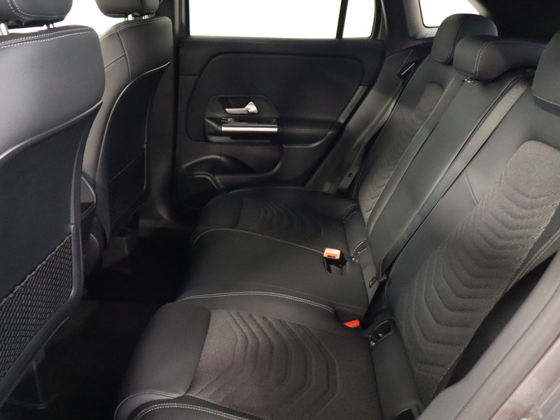 7 - Mercedes GLA 180 d progressive advanced 8g-dct