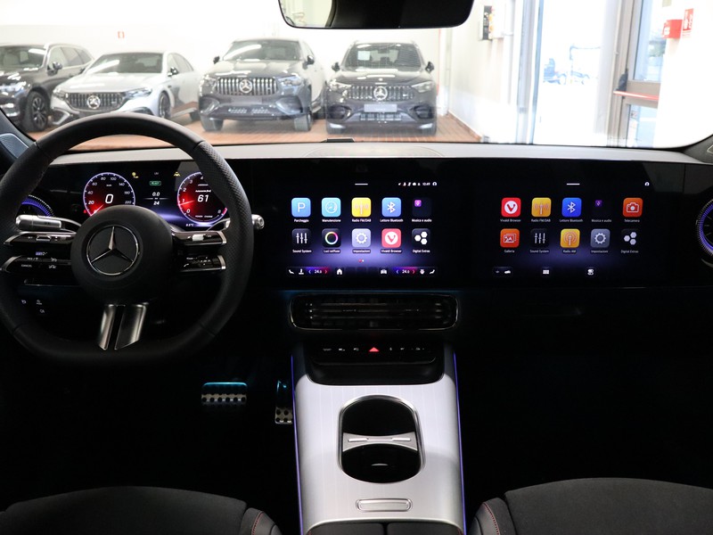 13 - Mercedes CLA 200 premium auto