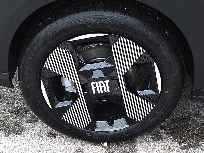13 - Fiat Grande Panda 1.2 hybrid 110cv la prima