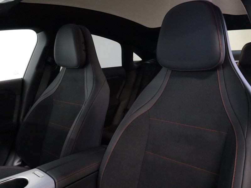 7 - Mercedes CLA 200 premium 4matic auto