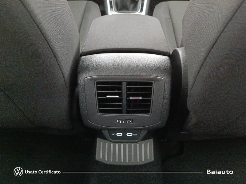 13 - Volkswagen T-Roc 2.0 tdi scr 115cv style