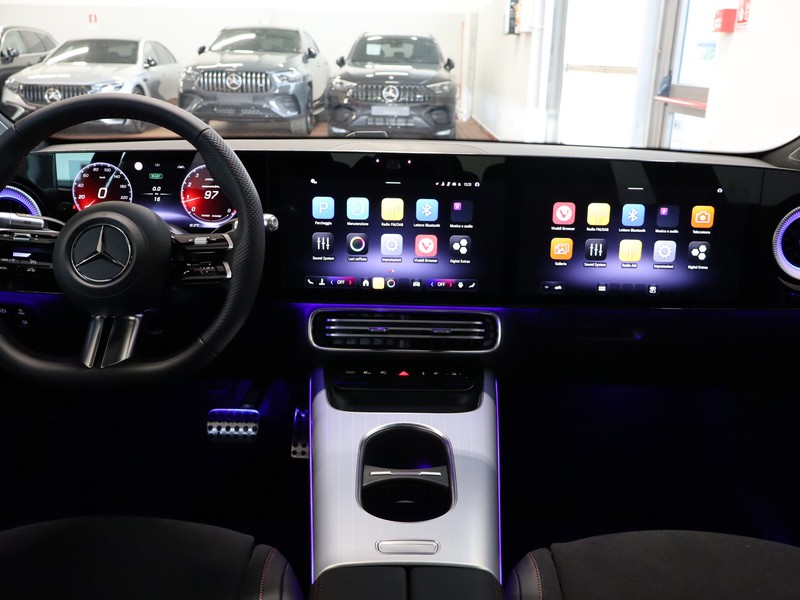 13 - Mercedes CLA 200 premium auto