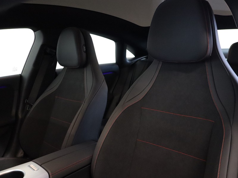 7 - Mercedes CLA 200 premium auto