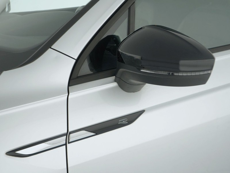 37 - Volkswagen Tiguan 1.5 tsi act 150cv r-line dsg