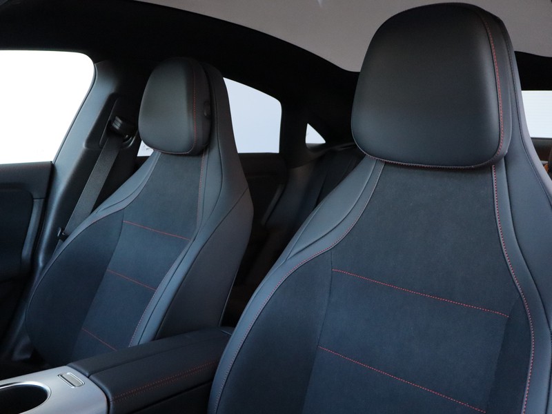 7 - Mercedes CLA 200 premium auto