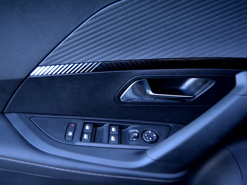 13 - Peugeot 2008 1.2 puretech 130cv allure eat8 s&s