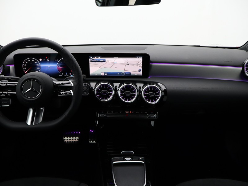 13 - Mercedes Classe A 180 d amg line premium speedshift dct amg 8g