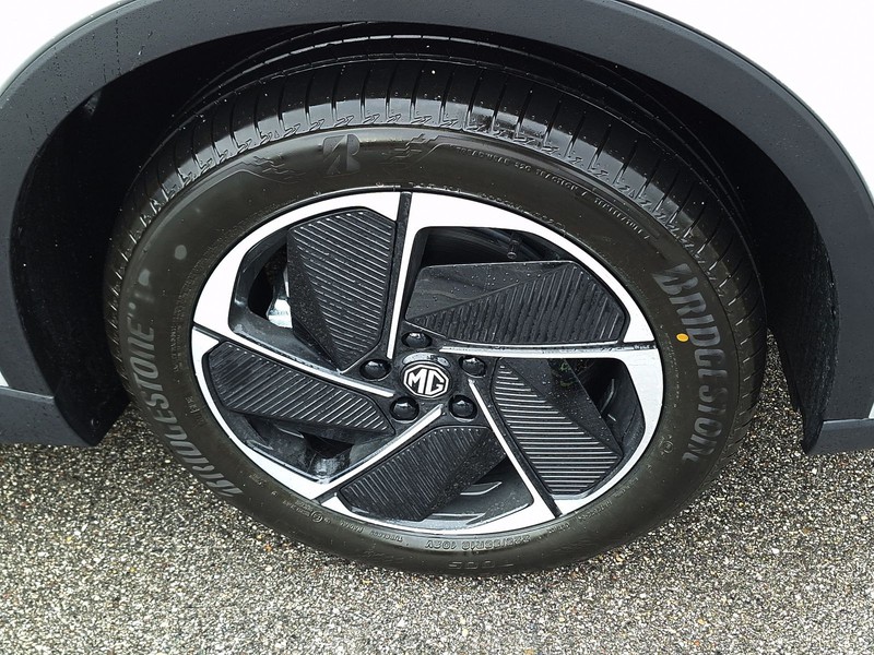 13 - Mg MGS5 EV ev luxury 64