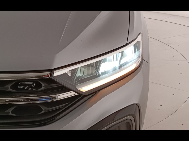 37 - Volkswagen T-Roc 2.0 tdi scr 150cv r line dsg