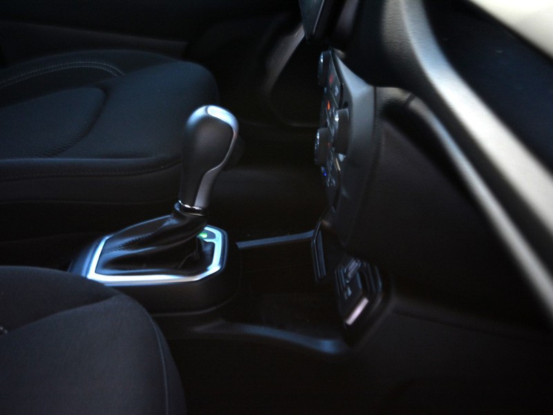 13 - Jeep Renegade 1.5 turbo t4 mhev altitude 2wd dct